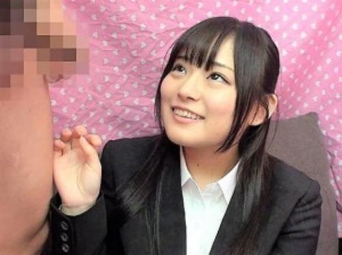 【素人ナンパ】アルバイト帰りの美人お姉さんにチンコ見せつけ「可愛そうw」悩み相談企画で電マ持ちオナニーしたぽっちゃり女子