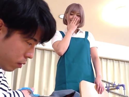 【家事代行】挿れる!?ムリムリムリwwと言いつつ賞金金額を聞いて心が揺れたギャル奥さんがバイブ固定した男に乳首舐めクンニされる