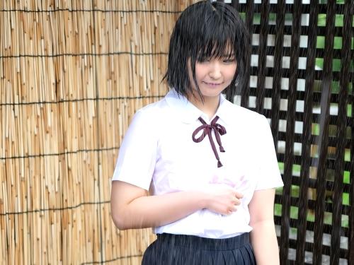 【原作コラボ】キャーーー!!出張先のバス停で雨に濡れた名前すら知らない巨乳ロリJK美少女に欲情した男が生唾を飲み中出し