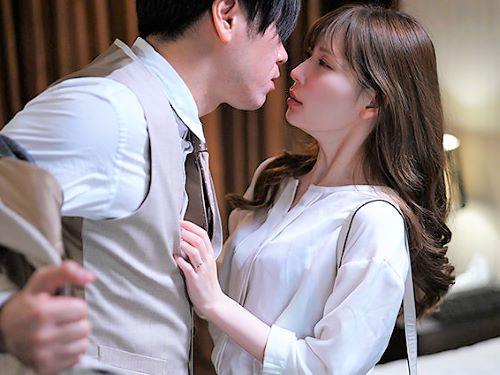 【人妻NTR】ちょっとキスだけ‥どうにかなっちゃいそう///夫の友人にベロチューされ寝取られ堕ちた秘書のスレンダー奥さん