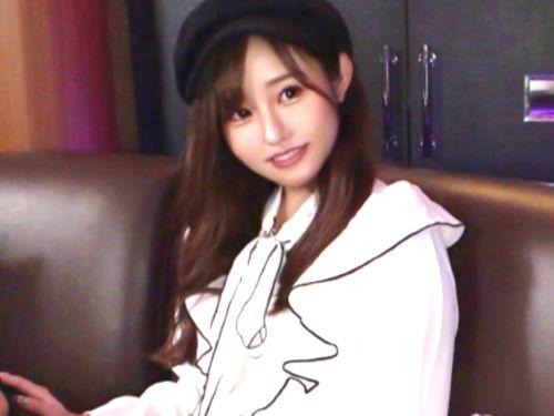 【素人ナンパ】カラオケ飲みからの酔い潰れた友人の側でJD美少女に着衣のままパンツずらし生ハメ無許可でAVに流出させた鬼畜