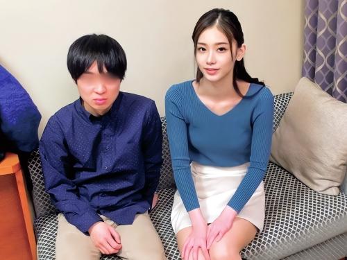 【素人ナンパ】えっ弟を彼氏だと思ってキスする!?ハチャメチャ企画に積極的なスレンダー美人がベロチュー乳首舐めフェラする