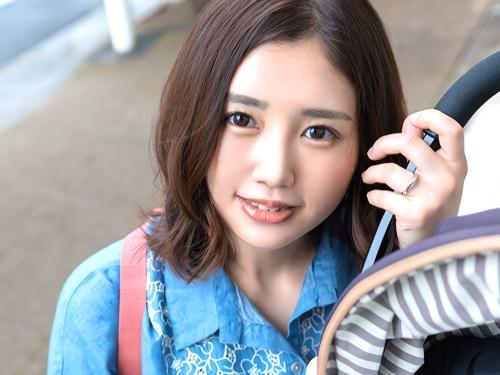 【人妻ナンパ】夫子供がMM号から降りた後相談者のデカチンをフェラ手コキしたアラサー美人ママがクンニ中出しされ寝取られ
