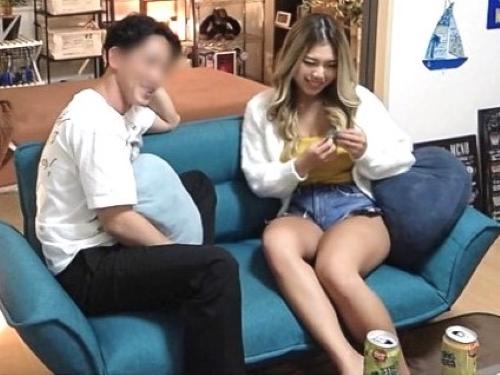 【素人ナンパ】家に連れ込んだ巨乳スレンダー金髪ギャルのショーパン脱がせば尻に喰い込みまくり日焼け跡が超エロTバックだった