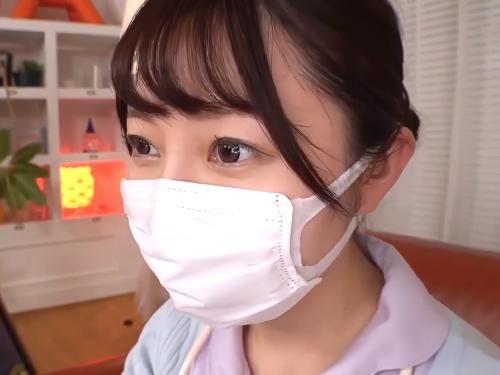 【素人ナンパ】じゃぁ…ちょっとだけ…ずるいですね♡名札を付けた看護師が手コキしたデカチンを絵に書き口内射精を受け止める