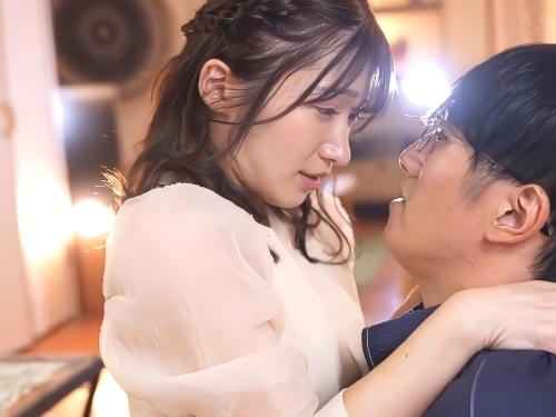 【彼女の親友】前からずっと好きだったの…冗談じゃないよ♡気持ちが止められない美人お姉さんが友達の彼氏にベロチュー手コキ