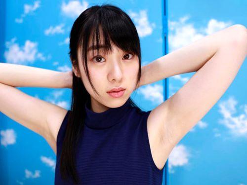 【素人ナンパ】ちょっと緊張します//バイトしている育ちが良さそうな清楚系JDお姉さんが脱毛している腋に何か塗られ腋コキ