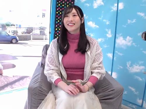 【人妻ナンパ】マジックミラー？取り調べ室みたいな感じwマジックミラー号の扉を3回ノックした美熟女おばさんがマッサージ体験