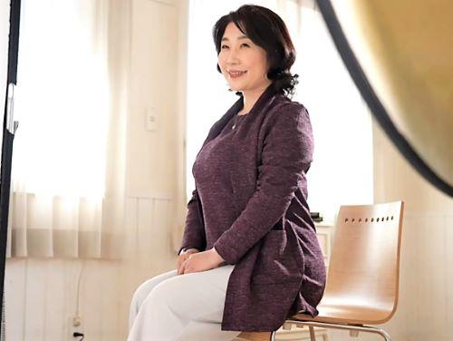 【初撮り】妄想大好き性に貪欲な五十路熟女がAVデビューへの扉を開ける…巨乳おっぱい豊満BODY美熟女がパンスト脱ぎ撮影
