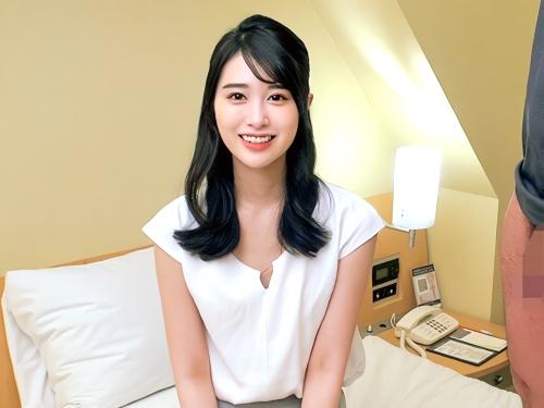 【素人ナンパ】男に乳首舐め手コキするスレンダーOLお姉さんが乳首責めベロチューキスされ照れながらも美脚を広げパンツ見せる