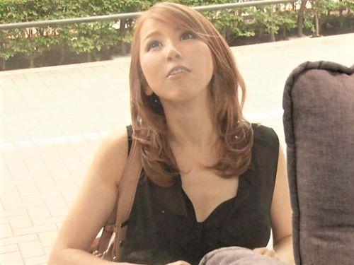 【素人ナンパ】ワキ対策‥!?汗かいてるしww颯爽と歩くノースリーブの巨乳ギャルお姉さんをマジックミラー号に連れ込み企画を撮影
