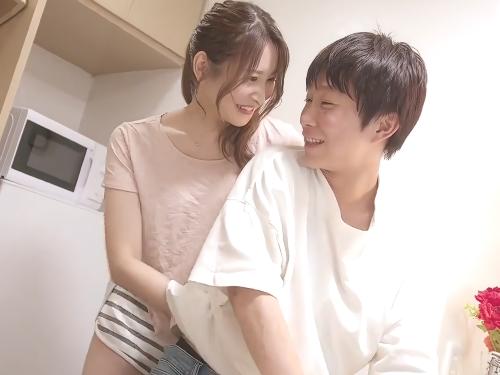 【最高にイイ女】洗い物をしている時にカレシに痴女る長身スレンダー美女がベロチュー手コキしそのままラブラブカップルSEX