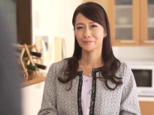 【五十路熟女】再会した憧れの人とヤリタイ!!最初は理性を保っていた美熟女おばさんも雰囲気に流され巨尻デカ尻みられ羞恥悶絶