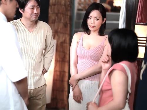 【嫁の母】義両親と旅行に来た男がチェックアウト前に義母とベロチューキスやクンニし潤った美熟女まんこに中出し孕ませ膣内射精した
