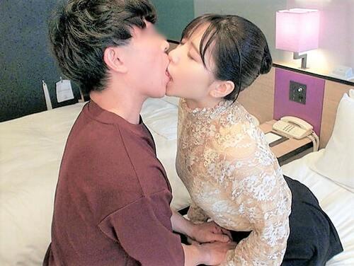 【素人ナンパ】遅漏男を勃たせる為ハグやベロチューする綺麗お姉さんがつま先舐められたり黒パンスト半脱ぎにされ乳首責めされる