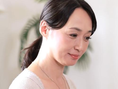 【母】バカな事やヤメなさい‥!!大好きな清楚お母さんを母の日に食事に誘い親孝行した息子がホテルでベロチュー着衣SEXした