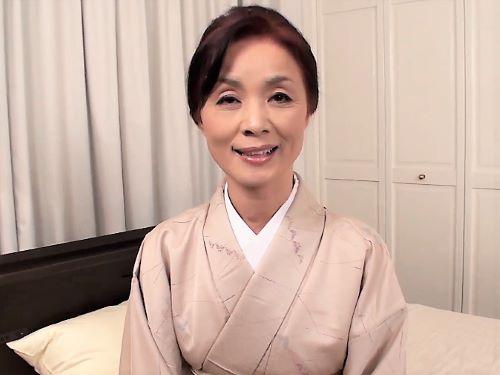 【男の願望…和服美人を犯したい!】年下男に乳首責めされ吐息漏らす美熟女おばさんに中出し…歳を重ねても衰えない性欲に驚愕