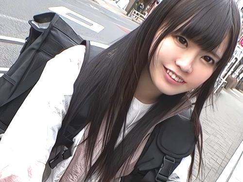 【素人ナンパ】パパ活が本業でフードデリバリーのバイトをしている清楚系ウブ美少女が靴を履いたまま背面騎乗位や立ちバックする