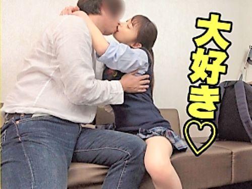 【素人ハメ撮り】寂しかったよぉ～❤エロ同人作家と待ち合わせしホテルでおじさんチンコ足コキする巨乳な美少女が乳首責めで興奮