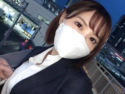 【素人ナンパ】コーヒー飲むついでに素顔みていいですか!?仕事帰りのOLお姉さんをホテルに連れ込み手マンし潮吹きお漏らし させてみた