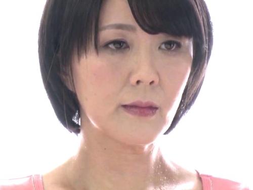 【友人の母】パンチラ見えるミニスカで息子の友達を出迎えた巨尻デカ尻な美熟女おばさんが若男ボディを思い出し羞恥オナニー