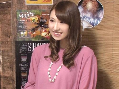 【人妻ナンパ】相席居酒屋のトイレで独り言を呟く清楚な美熟女デカ尻おばさんを隠し撮りカメラある家に連れ込みアレを企むゲス男
