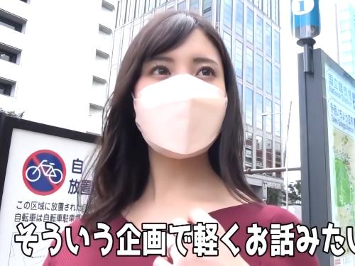 【人妻ナンパ】カメラ目線で自己紹介する清楚セレブ美人ママがアソコに挿入されたバイブ抜いた途端お漏らし潮吹きブシャー