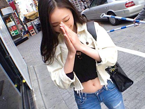 【素人ナンパ】おっぱいは１万円‥おまんこは‥３万//触り方がエロい男にクンニ手マンされ潮吹きお漏らししてしまった美人JD