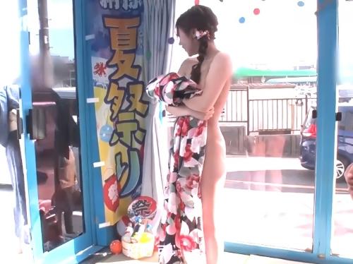【素人ナンパ】切ない夏の思い出を話してくれた浴衣カノジョが野球拳に負け全裸になってしまい彼氏には絶対言えない秘密のSEXした