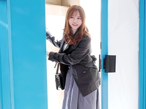 【人妻ナンパ】巨乳おっぱいを出し乳首マッサージを受ける清楚系スレンダー奥さんがマジックミラー号で上下の口で他人棒咥え込む