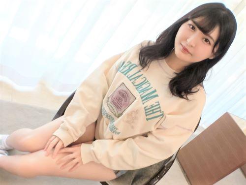 【素人ハメ撮り】初体験は遅かったですね。。塾バイトをしているおっとり系たわわ爆乳のウブJカップ娘が初撮り立ちバックSEX