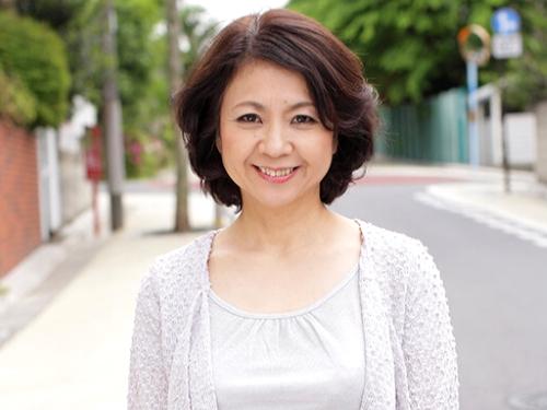 【美熟女】若い肉棒を貪りフェラするデカ尻おばさんが年甲斐もなく真っ裸で喘ぎまくり人妻の花園にザーメン中出し膣内射精される