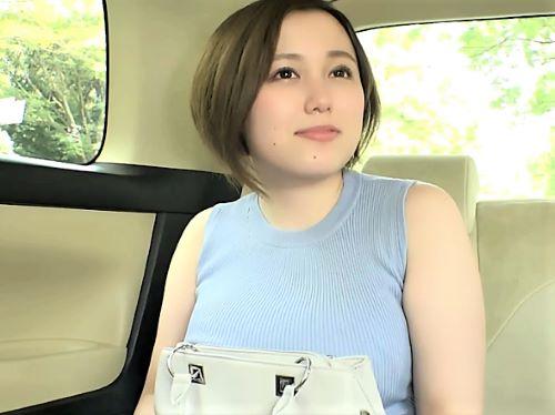 【人妻ナンパ】歩く度プリップリ動く美尻がエロ過ぎな日焼け対策完璧ミニスカ姿のデカ尻奥さんにお土産貢いでホテル連れ込み成功