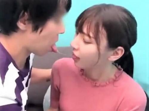 【素人ナンパ】キス‥好きです//初対面男に手コキするスケベ美人お姉さんがおっぱい乳首責めされ気持ちいいと吐息漏らしまくる
