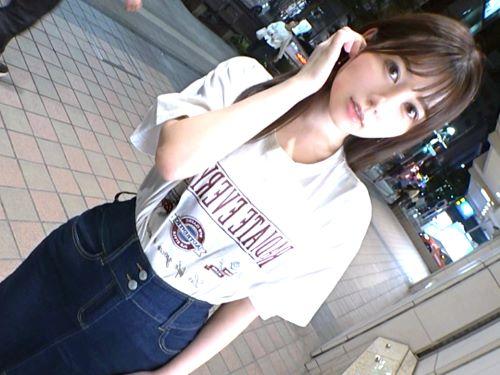【素人ナンパ】夜の吉祥寺で出会った歯科助手に乳首責めベロチューキスやクンニしたら盛り上がり乳首舐め手コキしてくれた