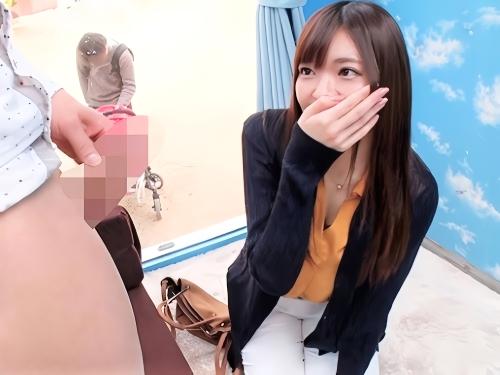 【人妻ナンパ】清楚系スレンダー奥さんに相談と見せかけマジックミラー号で他肉棒を見せつけた男が乳首舐め素股で快楽堕ちさせる