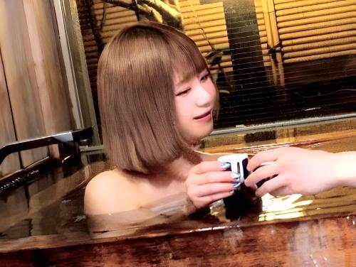 【素人ナンパ】恥ずかしくてタオル一枚死守していた美巨乳お姉さんがスレンダーBODYシャワーで洗い流され混浴温泉で乳首責め
