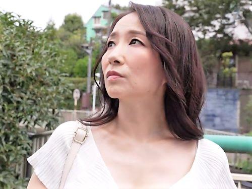 【四十路】久しぶり‥ずっと探したんだからぁぁ!!家を出た息子を心配していたミニスカ巨尻おばさんが美熟女まんこで受け止める