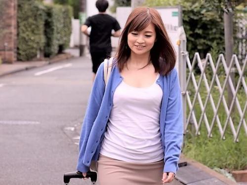 【母の友人】初恋の人と再会し思いが高まるが無愛想にしてしまう不器用な男‥そんな男とベロチュー優しくフェラ手コキする美熟女