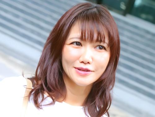 【人妻ナンパ】清楚な社長夫人が車中でM字開脚になり巨乳おっぱいデカ尻みられ濃厚羞恥＆更にTバックずらされパイパンばれる