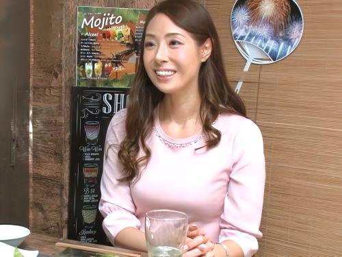 【人妻ナンパ】えへへ…乾杯~// 相席居酒屋で出会った男に心許すデカ尻美熟女が垂れ乳おっぱいや四十路まんこ触られ興奮