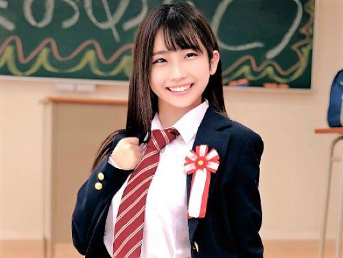 【素人ナンパ】高校生活最後の制服を脱ぎ教室で騎乗位SEXする美乳おっぱいJK…口いっぱいにフェラする美少女がパンツ脱ぐ