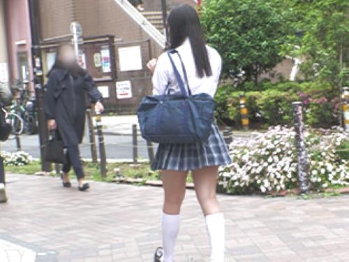 【素人ハメ撮り】え‥後ろからみてたの‥?？競泳水着でオナニーした様子を無許可で流出させられた清楚系ミニスカ美少女