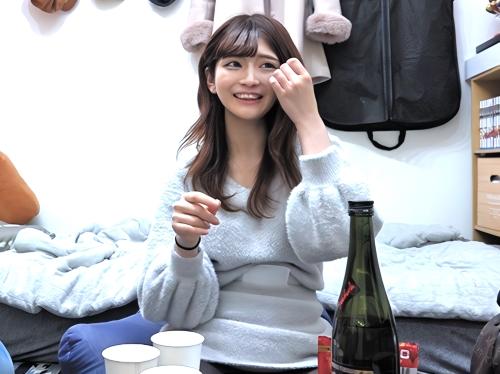 【素人ナンパ】やった事ない‥初めてなの//足コキした事ないという美人お姉さんが初挑戦し履いていた黒パンスト脱がされクンニされた