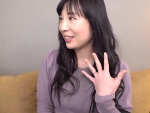 【人妻ナンパ】ワンピースを脱ぎ全裸になったTバック巨尻おばさんがしみけんに美熟女おっぱい乳首舐めクンニされオナニー堕ち