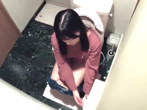 【人妻NTR】不憫なシングル親父に同情したら乳首舐めベロチューされズボンを脱がされてしまった清楚系美人な巨乳おっぱいママ