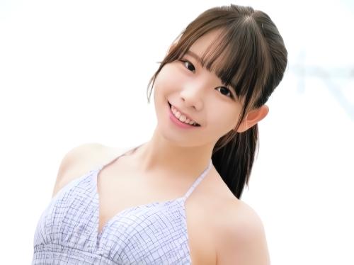 【素人ナンパ】2年彼氏が居なくて募集中です♡水着越しにデカチンが触れ興奮していくロリ美少女に乳首責めおっぱい触ってみた