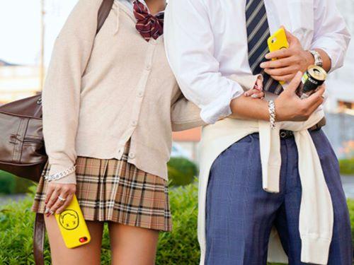 【素人ナンパ】私‥ギャルじゃないww恥ずかしいと連呼していたマスクJK美少女が着衣SEXで制服に精子ぶっかけ射精され羞恥