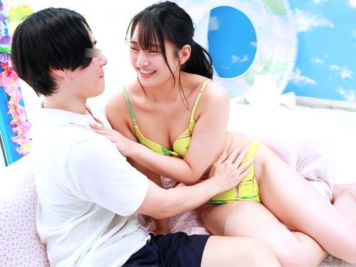 【素人ナンパ】童貞のパンツ下ろしでてきた肉棒をマジマジと見てしまった清楚系お姉さんが水着を脱ぎ羞恥な部分を曝け出す
