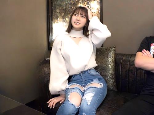 【素人】顔が絶対出ないなら‥いいよ？超高い焼き肉奢って♡AV男優のお友達の美人お姉さんが電マでスプラッシュ潮吹きお漏らし